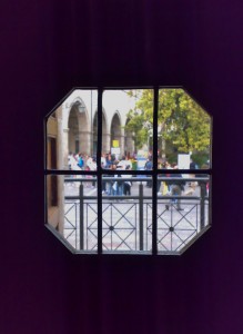 Feste di Piazza le maglie colorate.....gli sguardi ben disposti a dolci e aranciate!